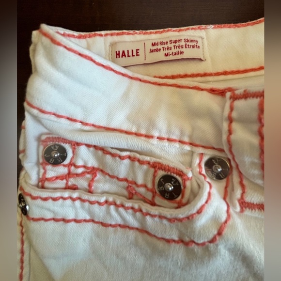 True Religion Jeans - Women’s Skinny Jeans. White with Red Stitching. Size 27 - Picture 4 of 9